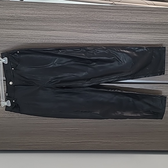H&M vegan leather loose mom fit pants - Picture 4 of 5